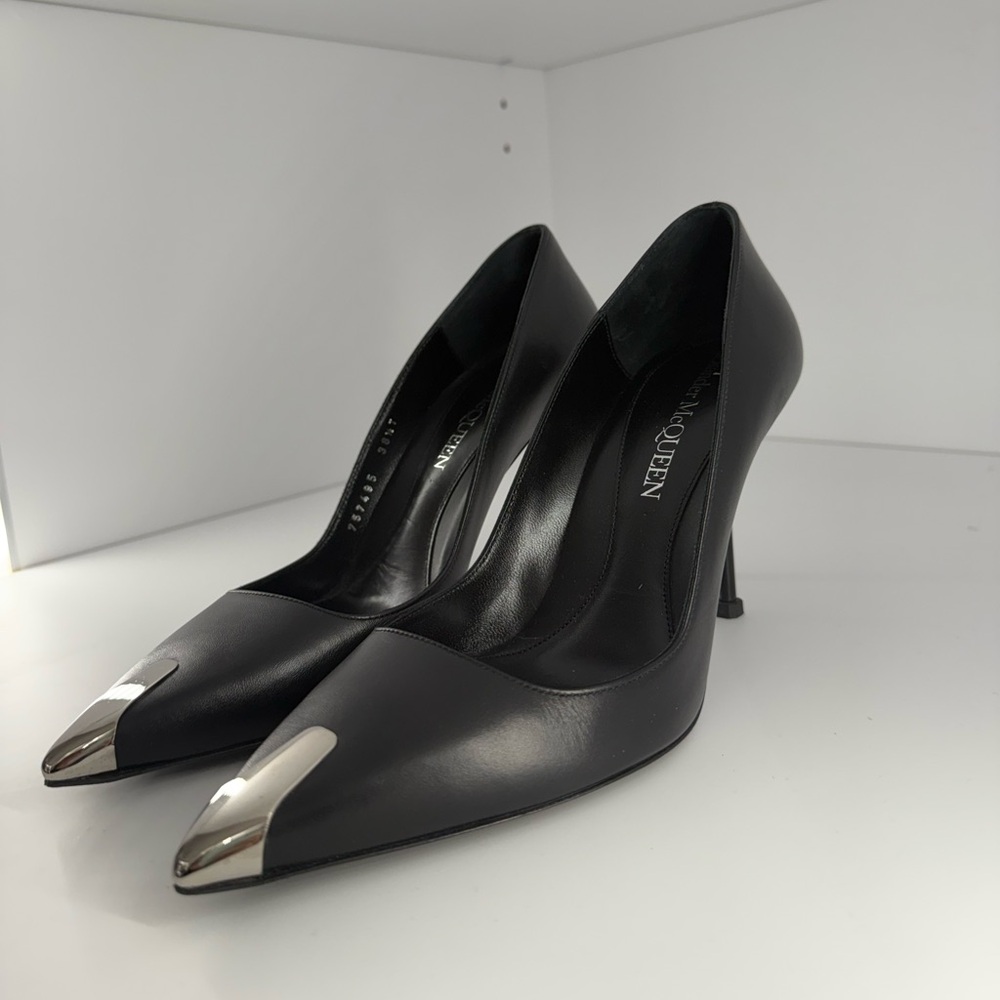 Alexander McQueen Black Heels with Silver Tips - Picture 4 of 4